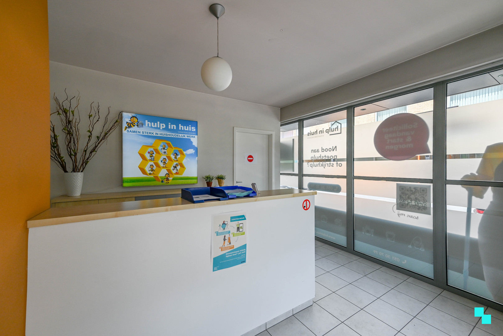 Uiterst centraal gelegen commerciële ruimte - foto 3