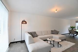 Ontdek deze prachtigen instapklare moderne nieuwbouwwoning gelegen in een rustige doodlopende straat met een uitstekende bereikbaarheid...