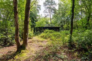 Ruim perceel bouwgrond van ca. 2.519m², gelegen in bosrijke rustige omgeving.Voorschriften: 80m² te bouwen op gelijkvloers en 80 m² op de 1ste...