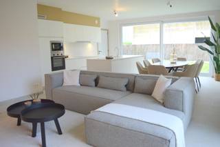 Deze prachtige nieuwbouw woning is gelegen in Waregem dicht bij winkels, bakkers en belangrijke invalswegen.Inkomhal met apart gastentoilet, ruime...