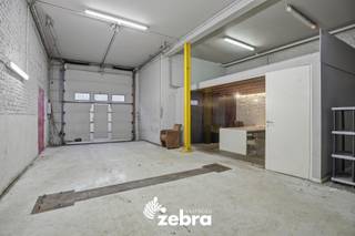 Gelegen in Heule, op een steenworp van alle belangrijke invalswegen, geniet u hier van een uitstekende bereikbaarheid. Deze woning biedt tal...