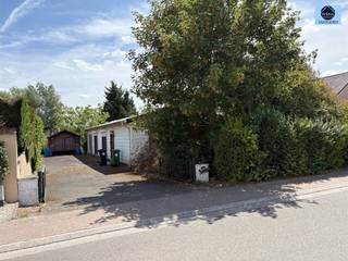 ZEER GOED GELEGEN BUNGALOW TE ATEMBEKEVraagprijs : 175.000 euroDeze zeer goed gelegen chalet/woning is gelegen in een mooie omgeving.De straatbreedte...