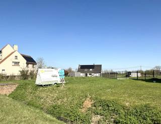 <p>Gunstig gelegen perceel bestemd voor open bebouwing - Ongeveer 30 meter perceelbreedte. - Oppervlakte van 10a 04ca.</p>