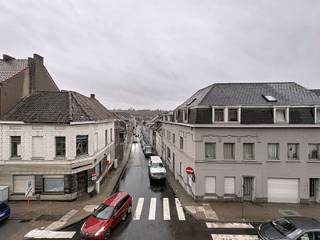 Dit luxueuze en lichtrijke duplexappartement is gelegen aan de rand van het centrum van Geraardsbergen, op wandelafstand van winkels, openbaar...