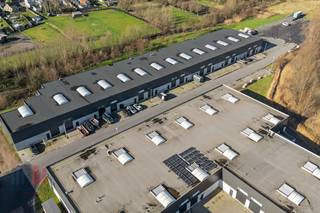 Unieke nieuwbouwontwikkeling te huur, bestaande uit een KMO-unit gecombineerd met appartement/kantoor met een totale oppervlakte van 293 m²...