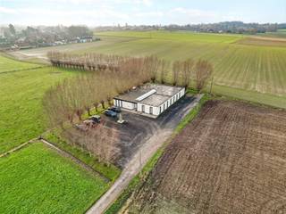 Immeuble de bureaux spacieux et polyvalent sur 1.870 m² avec 466 m² de surface bâtie et parking (+10 voitures) à MenenCet immeuble de bureaux à Menen...