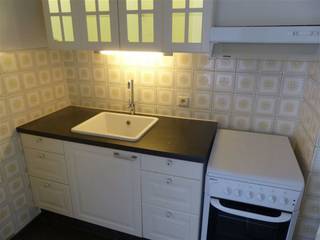 IXELLES, wijk van de vijvers, op een steenworp afstand van het Flageyplein en alle voorzieningen (openbaar vervoer en winkels). Zeer mooie studio van ±40m² gelegen op de 1e verdieping. Bestaande uit: inkomhal, woonkamer van ±28m² met slaapgedeelte van ±5,5m², ingerichte keuken (oven, kookplaten, afzuigkap, koelkast), doucheruimte, kelder. Voorziening voor lasten: 120€/maand (gemeenschappelijk). Beschikbaar op 01/01/2026. EPC: E+. Afmetingen ter indicatie.