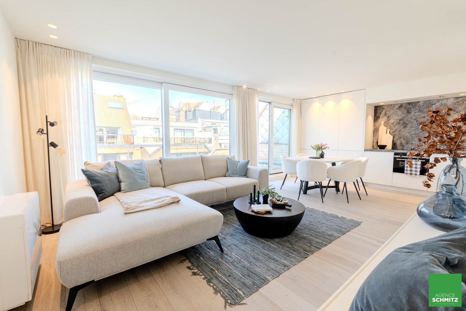 Compleet gerenoveerde penthouse met 2 slaapkamers en 2 zeer grote terrassen met zijdelings zeezicht. - foto 5