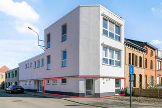 Te huur: handelspand aan de Tervuursesteenweg in Mechelen, gelegen op de stadsrand en nabij scholen, openbaar vervoer en invalswegen.Dit handelspand...
