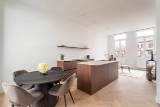 PLAN UW BEZOEK VIA VOLGENDE LINK: https://listed.mijnhuurprofiel.be/whise/7562729In de levendige Kronenburgstraat, op de grens van het bruisende Zuid...