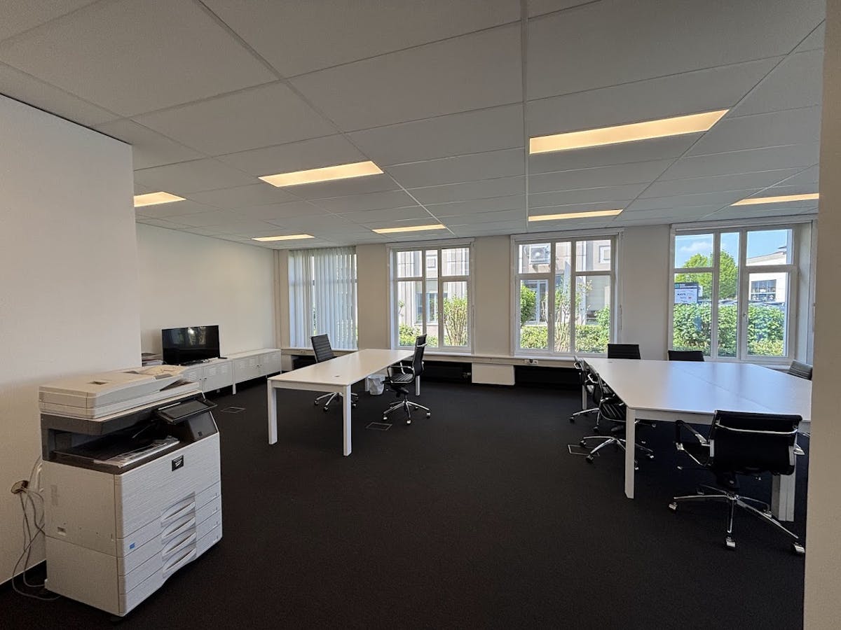 Kantoor te huur vlakbij Ringlaan en Ringshopping in Kortrijk - foto 4