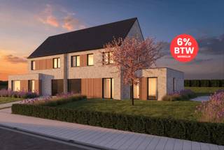 Ontdek deze moderne nieuwbouwwoning, een project van Steen Sterk.<br /><br />Via de inkomhal met gastentoilet komt u binnen in de lichtrijke leefruimte met open keuken en eet- en zithoek. Hier werd tevens een praktische bureauhoek voorzien. Dankzij de grote raampartijen geniet u van een prachtig zicht op de tuin. Verder beschikt het gelijkvloers over een inpandige garage met nog voldoende bergruimte. <br /><br />Op de eerste verdieping bevinden zich drie ruime slaapkamers, een afzonderlijk toilet en een volledig uitgeruste badkamer met dubbele lavabo, ligbad en aparte douche. Daarnaast is er ook een zolder aanwezig.<br /><br />Deze woning blinkt uit in duurzaamheid dankzij een warmtepomp met vloerverwarming, ventilatie type D met warmteterugwinning, 4 zonnepanelen (1.500 - 1.800 Wp) en een regenwaterput van 7.500 liter met regenwaterpomp in de put zelf.<br /><br />Geniet van een rustige, groene ligging nabij de Schelde, scholen en winkels, met volledige vrijheid in de afwerking naar eigen smaak!<br /><br />Oppervlaktes (bruto): gelijkvloers 102 m², eerste verdiep 66 m², zolder 34 m².<br /><br />Prijs exclusief registratierechten en btw, evenals aansluitings-, plaatsing- en abonnementskosten van nutsvoorzieningen. <br />Onder voorbehoud van het bekomen van de stedenbouwkundige vergunning.<br /><br />Mogelijkheid om aan te kopen aan 6% BTW, mits aan bepaalde voorwaarden wordt voldaan.