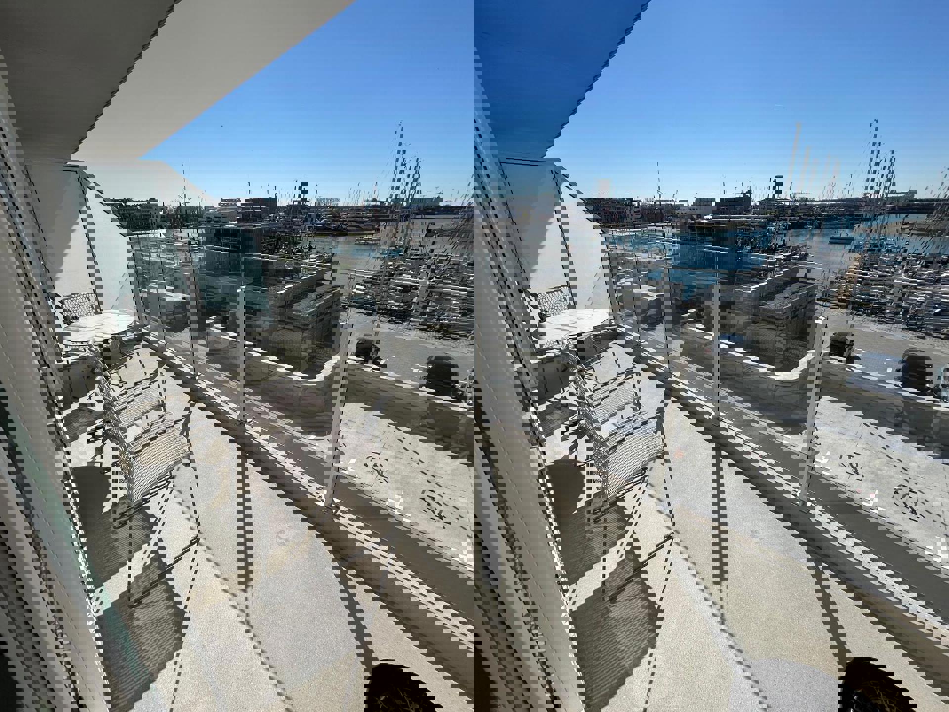 Gemeubeld appartment met frontaal zicht op de haven - foto 2