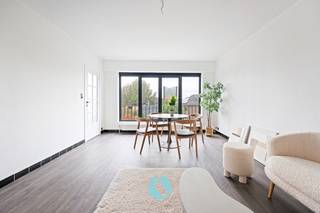 Dit appartement is gelegen in een rustige woonwijk van Wondelgem, op wandel- en fietsafstand van winkels, scholen, openbaar vervoer en een...