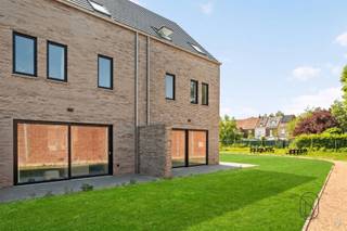 <p>Lancering FASE 2; koop nu aan 6% BTW! <br /><br />Dit kwalitatief prachtig nieuwbouwproject zal u verrassen: <br />goedgelegen (rustig en aangenaam doch dichtbij winkels en invalswegen) kwalitatieve BEN-WONINGEN. <br /><br />INDELING: 2 ondergrondse garages met extra berging, lichtrijke leefruimte met open geïnstalleerde keuken, berging/wasplaats, 4 slaapkamers, 2 badkamers en aangename stadtuin. <br /><br />Als koper nog inspraak in keuze van materialen. <br /><br />* Energiezuinige woning: vloerverwarming op warmtenet, <br />* dubbele beglazing PVC, <br />* extra geïsoleerd<br />* goeie locatie<br /><br />Meer info? tessa@immobeguin.be</p>