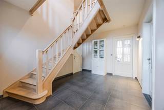 Woning in pastoriestijl met 4 slaapkamers.Deze instapklare en bijzonder ruime woning in pastoriestijl biedt uitzonderlijk veel leefruimte voor wie...