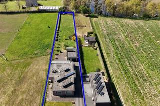 Landelijk gelegen, verzorgde gelijkvloers-woning met 3 slaapkamers te Koningshooikt, De inkomhal geeft toegang tot woon- en slaapgedeelten. De ruime,...