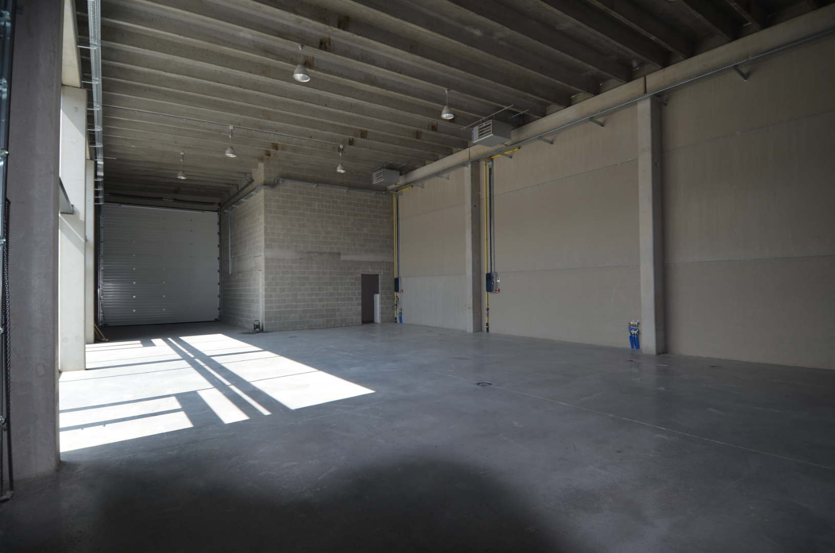 Te huur kantoorruimte van 70m² met achterliggende loods 225m² op strategische ligging te Oudenaarde - foto 4