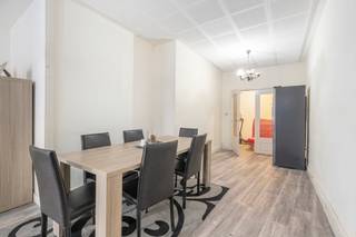 Te koop: ruim gesloten appartement in het centrum van Antwerpen, gelegen aan de Turnhoutsebaan, nabij scholen, ziekenhuis en invalswegen.Dit...