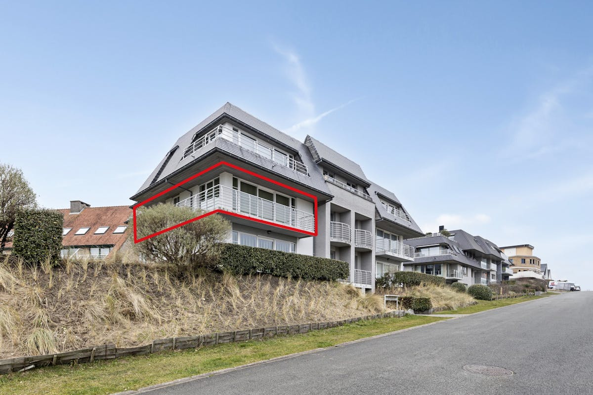 Hoekappartement met 2 slaapkamers en garage in Sint-Idesbald - foto 1