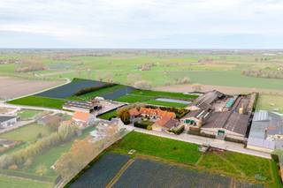 Zeer goed gestructureerd vleesbedrijf te koop te Diksmuide (Woumen)Het bedrijf bestaat uit een zeer ruime luxueuze bedrijfswoning met bijgebouwen en...