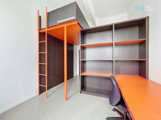 <strong>Studentenkamer met groen kwaliteitslabel!</strong><br /><br />Ontdek het perfecte studentenverblijf in het hart van Antwerpen Centrum! Deze ruime kamer van 20m² biedt alles wat je nodig hebt voor een comfortabel en productief studieleven. Met eigen sanitair, een bureau, kast en zelfs een handige hoogslaper, is deze kamer een oase van rust en efficiëntie.<br /><br />Geniet van overvloedig daglicht dankzij de grote raampartijen die de kamer verlichten en een uitnodigende sfeer creëren. De gemeenschappelijke keuken aan het einde van de gang is perfect uitgerust voor al je culinaire avonturen, en het aangrenzende terras biedt een ideale ruimte om te ontspannen en te socializen met medestudenten.<br /><br />En dat is nog niet alles - dit gebouw beschikt ook over een ruime, afgesloten fietsenstalling, waardoor je je fiets veilig en gemakkelijk kunt opbergen. Met een ideale ligging in het bruisende centrum van Antwerpen en in de nabijheid van meerdere campussen, ben je omringd door alle voorzieningen en culturele attracties die deze prachtige stad te bieden heeft.<br /><br />Klaar om je studentenleven naar een hoger niveau te tillen? Neem vandaag nog contact met ons op en maak een afspraak om dit fantastische studentenverblijf te ontdekken!<br /><br />Kies je ervoor de studentenkamer als investering aan te kopen? De kamer wordt verhuurd aan 600 euro per maand, incl. kosten. Bovendien heb je vandaag de kans om 2 studentenkamers in hetzelfde gebouw aan te kopen. Zowel kamer 1.33 als 1.34 en 1.01 kunnen we u vandaag te koop aanbieden.<br /><br />Foto's zijn van een andere kamer maar zijn vergelijkbaar met de huidige kamer in verkoop (weldra nieuwe foto's)