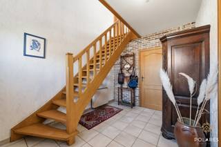 Bezoekdag zaterdag 02/05/2026, inschrijven via www.polares.euDeze open bebouwing uit 1993 is gelegen op een centrale locatie te Wijgmaal, op een...