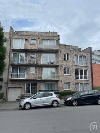 13 verhuurde appartementen in rustig deel van Molenbeek: Gelegen in het beste en meest rustige gedeelte van Molenbeek, vlakbij winkels,...