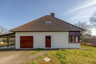 GELIJKVLOERSInkomhal 15m² op Woodstone met gastentoilet en handenwasser.Lichte L-vormige woonkamer 43m² op Woodstone voorzien van een ingemaakte...