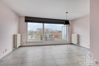 Bent u op zoek naar een ruim duplex appartement met twee terrassen, een garagebox, een grote bergruimte en gelegen op een toplocatie in...