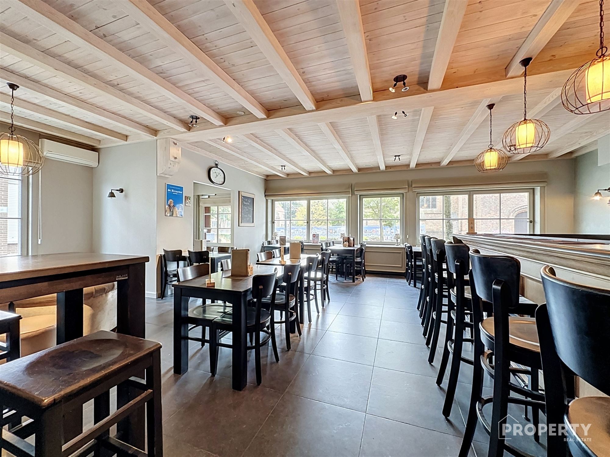 Café op toplocatie met woonst te koop! - foto 5