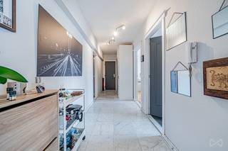 Information and viewings: anastasia.seider@weinvest.be<br />| 02 315 77 22 |<br /><br />We Invest is pleased to present this three-bedroom apartment, located on the 3rd floor.<br /><br />With a surface area of 105 m², it is situated in a quiet street while benefiting from a strategic location in immediate proximity to all amenities. The apartment stands out for its generous volumes and beautiful natural light.<br /><br />Located on the 3rd floor of a well-maintained 7-storey building and harmoniously laid out, it features three comfortable bedrooms, two bathrooms, and a spacious, bright living room ensuring a pleasant living environment on a daily basis.<br />Its main asset lies in its two large, ideally oriented outdoor spaces, allowing you to fully enjoy natural light throughout the day.<br /><br />The apartment is in good overall condition, fitted with PVC double-glazed windows and benefits from an excellent EPC rating.<br />EPC C+ – 107 kWh/(m².year) – CO₂: 27 kg/(m².year).<br /><br />A cellar completes the property.<br /><br />The well-managed co-ownership includes a new cogeneration boiler, a secure bicycle storage room, and a waste disposal room.<br />An ideal property for a family or as an investment combining comfort, space, and brightness.<br />Ready to welcome its new owners.<br /><br />Information and viewings: anastasia.seider@weinvest.be<br /> | 02 315 77 22