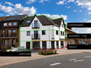 In deze kleinschalige residentie "De Samenkomst" worden twee instapklare appartementen aangeboden. De appartementen kunnen zowel samen als afzonderlijk worden aangekocht (€ 269.500 en € 238.000). Het gelijkvloerse handelspand werd reeds verkocht, waardoor de appartementen beschikken over een eigen residentiële inkomhal, gescheiden van de commerciële ruimte. De verzorgde inkomhal omvat vijf privatieve fietsenstaanplaatsen en een aparte tellerruimte.<br /><br />Het appartement op de eerste verdieping omvat twee slaapkamers, een badkamer, een lichtrijke leefruimte met open keuken, een ruime berging, een terras en een extra balkon. Het hippe loftappartement op de tweede verdieping beschikt over één slaapkamer met een aansluitende open badkamer, een leefruimte met ingerichte keuken, een ruime berging, een terras en een extra balkon.<br /><br />Beide appartementen behalen een EPC-label A, wat garant staat voor energiezuinig en toekomstgericht wonen. Het betreft een vernieuwbouw waarbij kwaliteit, energiezuinigheid en hedendaags wooncomfort centraal staan. De appartementen werden afgewerkt met duurzame en performante technieken, waaronder vloerverwarming, een warmtepomp en een ventilatiesysteem.<br /><br />De aankoop van beide appartementen biedt bovendien diverse mogelijkheden, zoals een combinatie van eigen bewoning en verhuur of een investering in kwalitatief en recent vastgoed.<br /><br />De basisakte werd reeds opgemaakt. Er werd geen syndicus aangesteld, wat een bijkomend voordeel vormt voor kopers en investeerders die op zoek zijn naar een overzichtelijk vastgoedproject met beperkte gemeenschappelijke kosten.<br /><br />Interesse? Bel of mail Jasper via 0479/27 71 92 of Jasper@immopottelberg.be