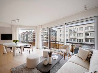 Lichtrijk drie slaapkamer appartement van 84 m2 met terras, gelegen op een toplocatie in het hart van Knokke-Heist.Het appartement is gelegen op de...