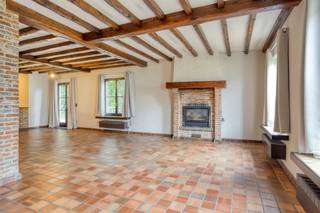 SOLIDE EN RUIME LAAGBOUWVILLA 280M² MET 3 SLAAPKAMERS, VOLLEDIGE ONDERKELDERING, GARAGE EN TUIN MET GROOT TERRASunieke, autoluwe en kindvriendelijke...