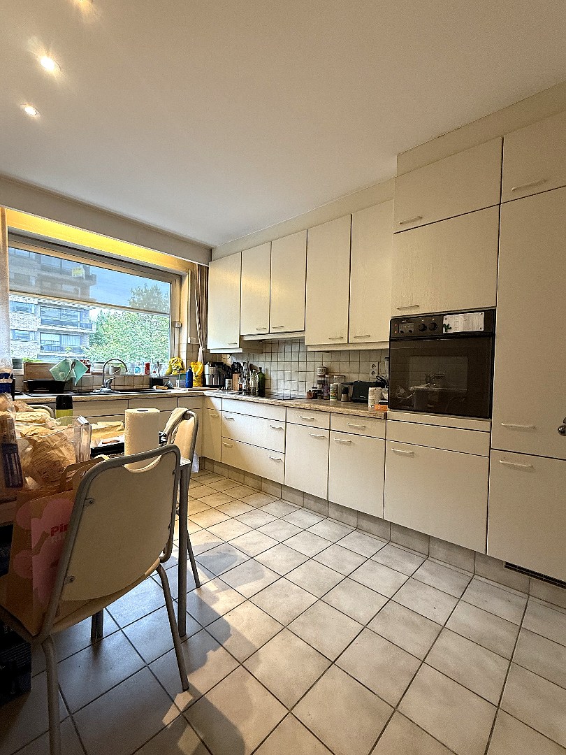 Ruim appartement met 3 slaapkamers en garage - foto 4