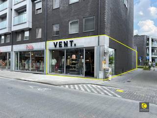 Ready-to-use commercial property for sale in the heart of Aartselaar Looking for a top commercial location with visibility and charm? Discover this...