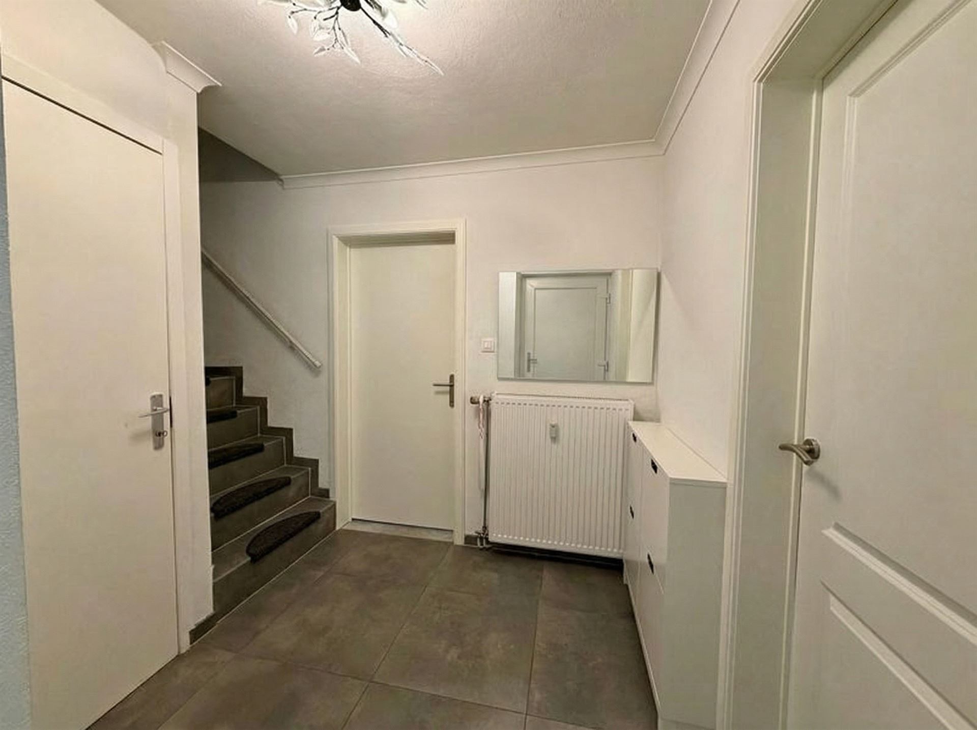 Ruim gelijkvloers appartement met 3 slaapkamers. - foto 3