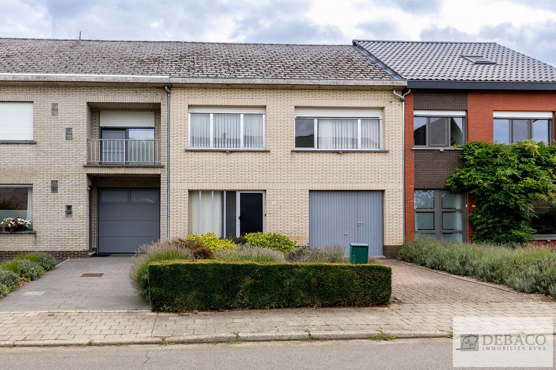 Ruime te renoveren woning met 3 slpk en tuin te Herenthout! - foto 1