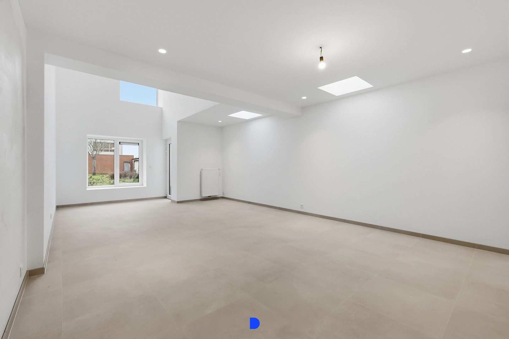 Stijlvol gerenoveerde woning met lichtrijke leefruimtes en tuin - foto 5