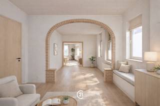 <p>In a coveted location in Moortsele, this home is located on a spacious 780 m² plot with south-west orientation, ideal for making the most of the sun and garden.</p><p>The house currently has 3 bedrooms and offers a lot of potential for those looking for a renovation project. Provided a thorough renovation, a wonderful family home can be realized here. Moreover, the attic space offers the possibility to create an additional bedroom or additional room.</p><p>With the spacious garden, good location and expansion possibilities, this property represents an interesting opportunity for renovation or investment.</p><p>EPC: label D.</p><p>Important: This property is sold exclusively together with the adjacent property No. 31.</p><p>Total asking price for both properties together: €500,000.</p><p>Are you looking for a project with potential on a prime location in Moortsele? Feel free to contact us for more information or a site visit.</p>