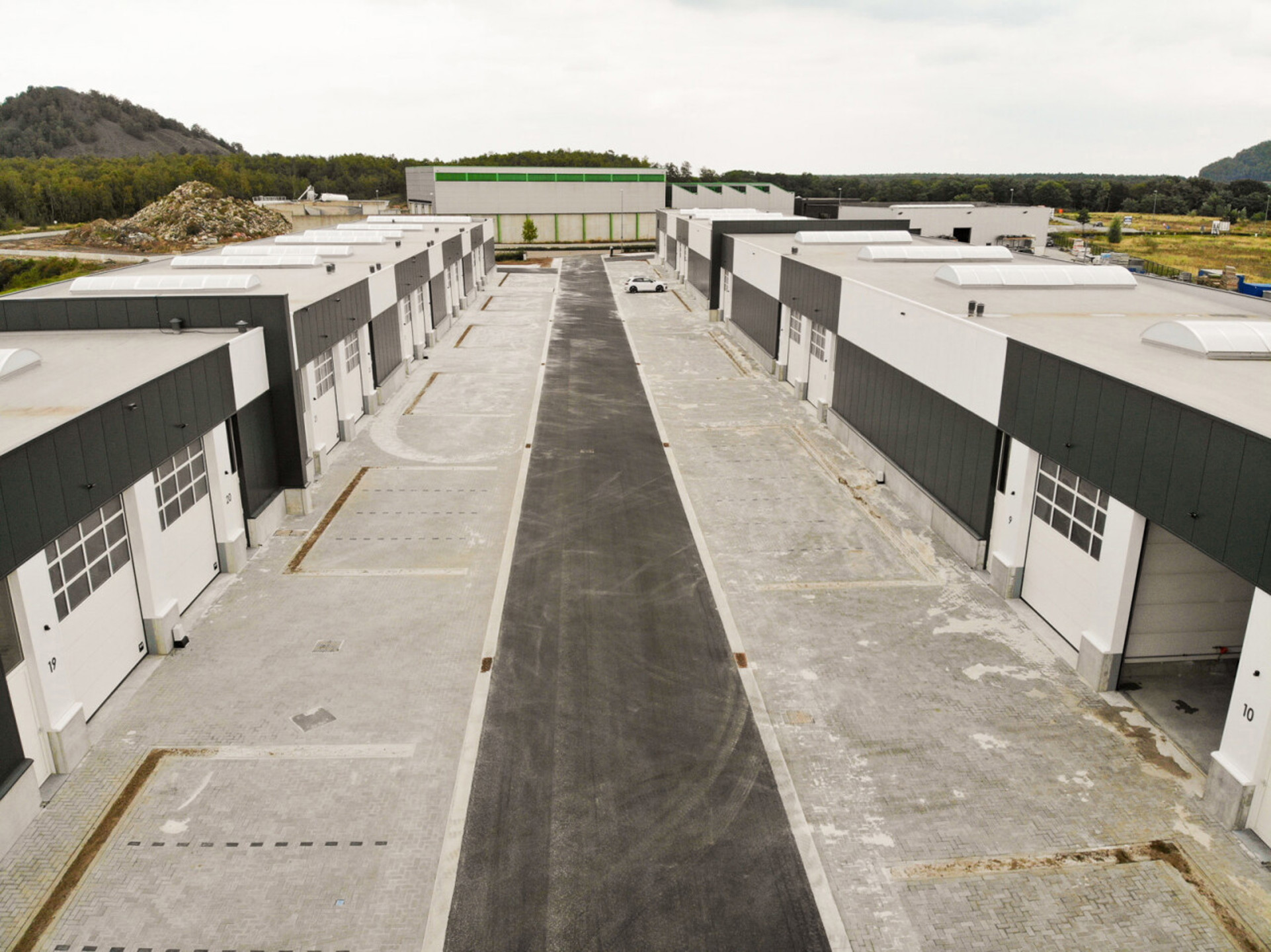 Magazijn Unit 6 van 435 m² te huur vlak bij Afrit 28 Hasselt. - foto 4