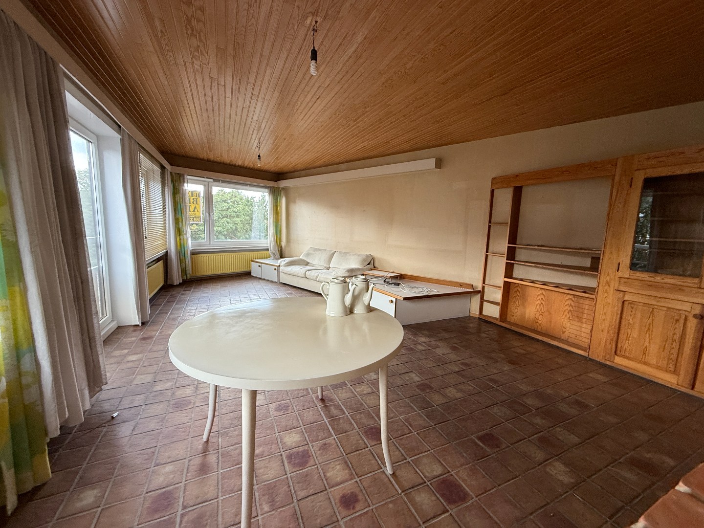 Sunny 2-bedroom apartment in residential area with open view. - photo 2