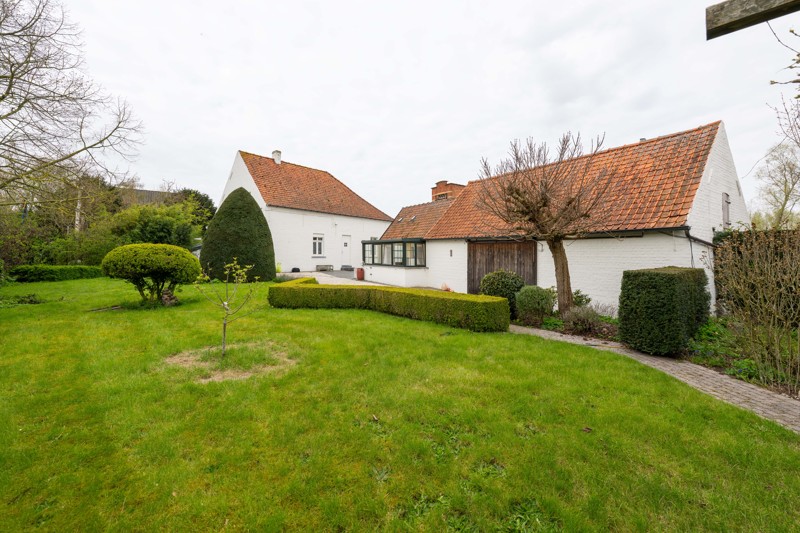 Hoekperceel van 834 m² met karakterwoning en ontwikkelingspotentieel te Olsene (Zulte). - foto 4