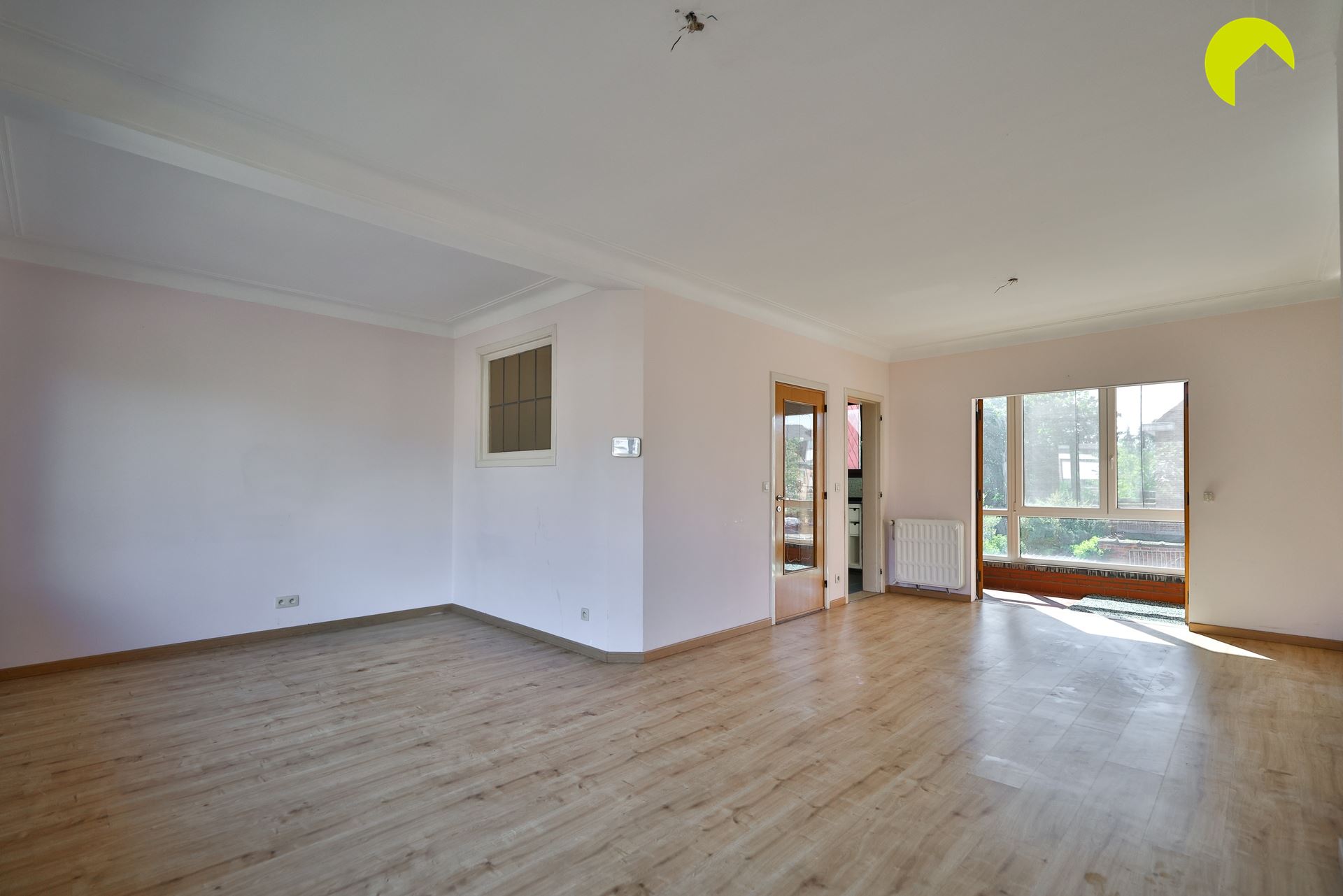 Bel-etagewoning met 2 slaapkamers, garage en tuin in rustige woonwijk! - foto 4