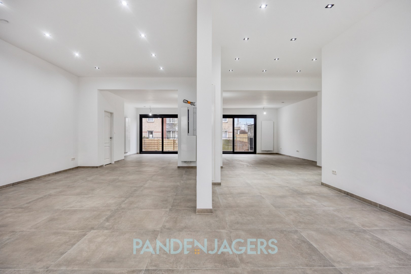 Volledig gerenoveerd handelspand met uitzonderlijke buitenruimte te Duffel - foto 2