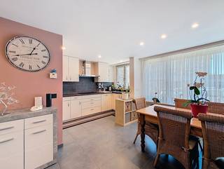 Gelijkvloers appartement in Buizegem-wijk te Edegem in een kleinschalig gebouw. Gelegen in een rustige woonwijk nabij het gekende park 'Romeinse...
