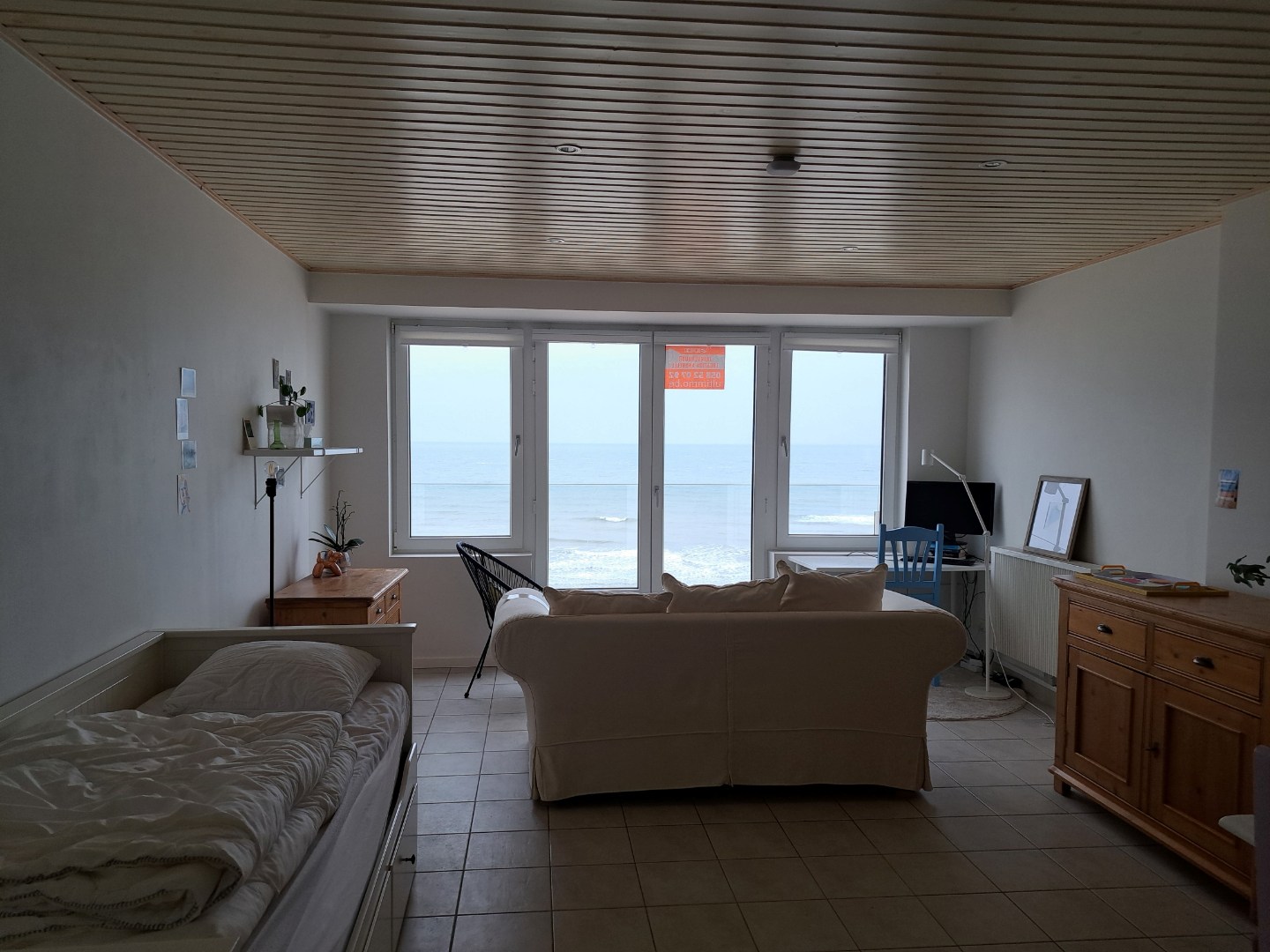 Ruime  studio TE HUUR OP JAARBASIS  met uitstekende ligging op de Zeedijk te Koksijde ! - foto 4