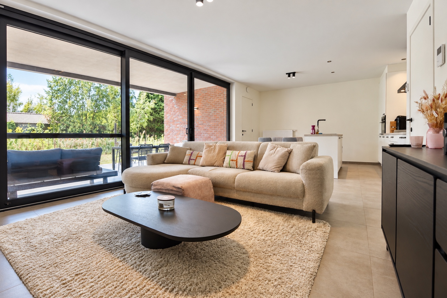 Instapklaar nieuwbouwappartement met 2 slpk, tuin en standplaats voor 335.000 EUR - foto 4