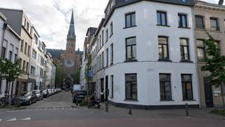 Gezellig lichtrijk appartement aan het bruisende park Spoor Noord. Het appartement op de eerste verdieping maakt deel uit van een kleinschalig gebouw. Alle appartementen werden 6 jaar geleden gerenoveerd.<br /><br />Het appartement (41m²) heeft een badkamer met toilet, 1 slaapkamer, een keuken, een hal, een leefruimte en een aparte berging (3m²) in de kelder. Er is ook een plaats voorzien voor een wasmachine.<br /><br />- Alle energiemeters zijn apart<br />- Geen algemene kosten<br />- EPC C<br />- Elektriciteit conform<br /><br />Op wandelafstand van park spoor noord en het centraal station en vlakbij het eilandje en het stadscentrum zit je in de perfecte buurt.<br /><br />Interesse?<br />| Mail naar tulpstraat23@hotmail.com voor meer info of een afspraak!<br /><br />Foto's: Lars Wittel & Alec Courtin